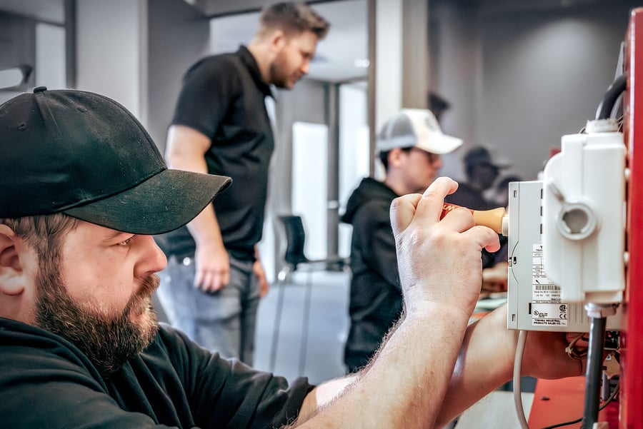 Anslutnings_och_urkopplingskurs_med_studenter_instrukt_r_Raymond_TRA_04575_Foto_Heidi_Storm_Middleton