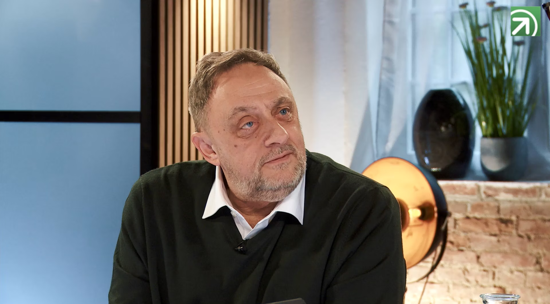 <span id="hs_cos_wrapper_name" class="hs_cos_wrapper hs_cos_wrapper_meta_field hs_cos_wrapper_type_text" style="" data-hs-cos-general-type="meta_field" data-hs-cos-type="text" >Från industrielektriker till en av våra uppskattade lärare</span>